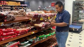 La Acodeco todos los años en esta época, monitorea los precios de 15 categorías distintas de productos para una cena básica de Navidad.