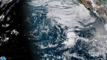 Douglas se convierte en el primer huracán de la temporada en el Pacífico