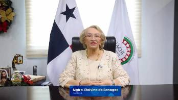 Rectora de la Universidad Autónoma de Chiriquí, Etelvina Medianero de Bonagas.