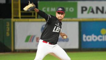 Kenny Hernández llega a reforzar el bullpen.
