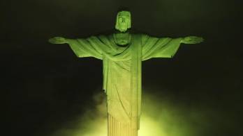 El Cristo Redentor se tiñe de verde y amarillo por Pelé