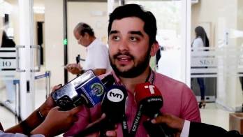 Fiscal anticorrupción Olmedo Gómez da declaraciones a los medios de comunicación.