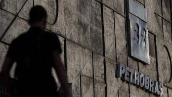 Brasileña Petrobras reduce sus inversiones y venderá más activos por crisis