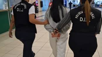 Los jóvenes fueron atacados a bala mientras se encontraban dentro de una camioneta en Plaza Tocumen. La sospechosa será judicializada.