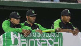 Dimas Ponces (i), junto a Hernán Montero (c) y Rolando Paz (d).