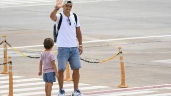 Luis Suárez llega a Rosario para pasar Navidad con su amigo Messi