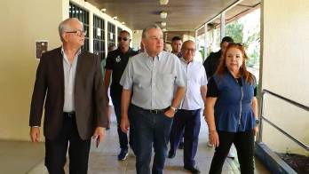 El contralor general, Anel Flores, realizó una visita de cortesía en la Unachi.