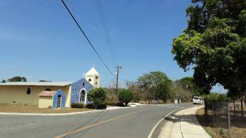 Hurtan ofrendas a delegado de la palabra tras un entierro