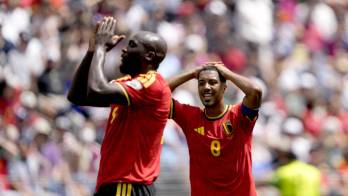 Youri Tielemans y Romelu Lukaku.