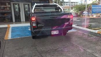 Multa de $300 para quienes insisten en usar estacionamientos de personas con discapacidad