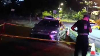 Escena del crimen en el Complejo Deportivo de El Pueblito, en San Miguelito, donde un ataque armado dejó un conductor muerto y otro herido.