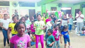 Alegría para los niños del orfelinato