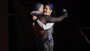 Ambos artistas están comprometidos en matrimonio.