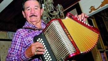 Dorindo firme a los 87: 'Mientras tenga vida contribuiré al folclor'