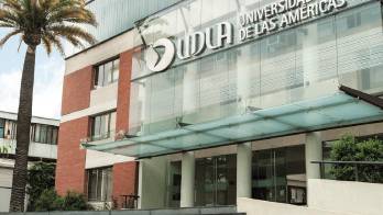 La Fiscalía investiga personal interno y externo del centro universitario por el crimen.
