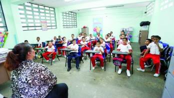 El Meduca dice que contra viento y marea y puño y patada quieren que el programa salga adelante.