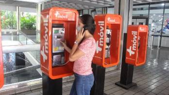 Los celulares son unas de las causas por las que los teléfonos públicos empiezan su lucha por subsistir.