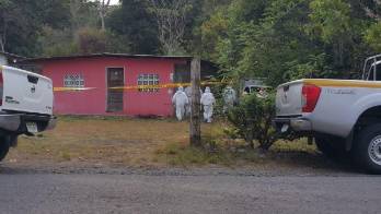 El cuerpo estaba tirado en el suelo, ya en estado putrefacto, por lo que dieron aviso a las autoridades