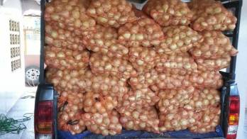 Parte de la mercancía que no entró en días pasados al Mercado por la falta de la guía.