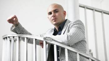 Pitbull fue demandado judicialmente por un legislador.