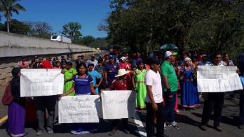 Protestas por colegios sin terminar