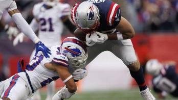 FUE RETIRADO EN AMBULANCIA | Taylor Rapp, defensivo profundo de los Buffalo Bills, quien el pasado domingo fue retirado del juego ante los Jets en una ambulancia por un dramático golpe en el cuello, podrá jugar en la semana 12 de la temporada 2023 de la NFL informó ayer Sean McDermott, entrenador del equipo. ‘En este momento todas las pruebas que se le han realizado resultaron favorables por lo que según nuestro grupo de especialistas él está en una buena condición y tendrá oportunidad de jugar el próximo domingo', dijo.