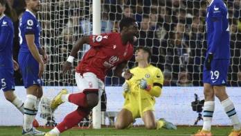 Chelsea se aleja de los puestos europeos