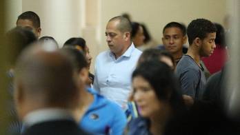 Hidadi ha permanecido cabizbajo durante juicio, abogados le han sugerido guardar silencio