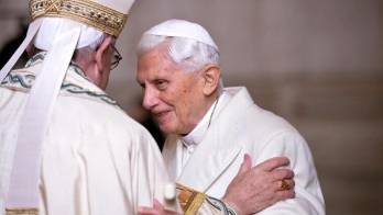 Benedicto XVI por el momento no ha sido trasladado a un hospital.