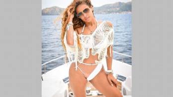 ¡Foto candente! Liza Hernández deja ver la mitad de su ‘raspadura'