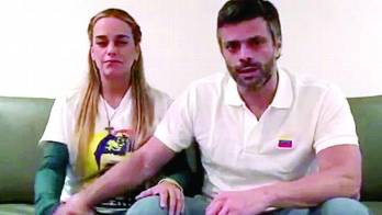 López está bajo arresto domiciliario.