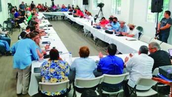 La reunión convergen distintos grupos.