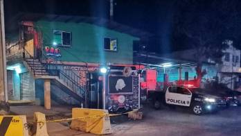 El agresor había ido por una hamburguesa, y comenzó a acosar a la dependiente.