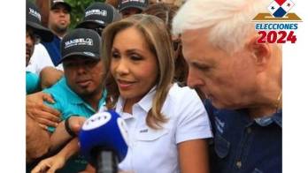 Se presentó a votar en compañía del expresidente Ricardo Martinelli.