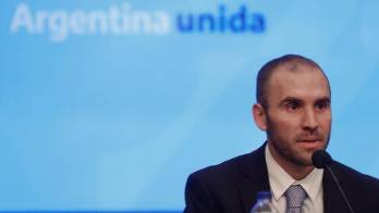 El nuevo Gobierno argentino dice que iniciará consultas