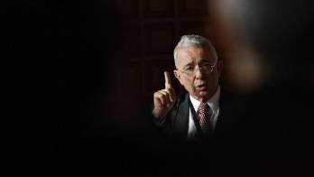 Mantienen abierto caso contra Uribe con posibilidad de llevarlo a juicio