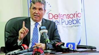 Castillero dice que debe haber respeto y protección a los gays.