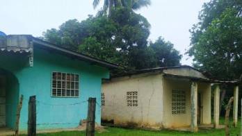 Casas solitarias, caminos dañados, falta de luminarias y desempleo.