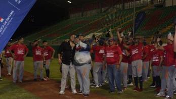 Carlos Lee y Wever cortan palitos