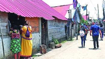 Su autoridad se extiende en la comunidad.