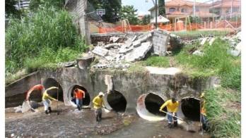 Residentes piden ayuda.
