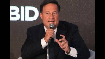 Henrique Capriles, junto al presidente Juan Carlos Varela.