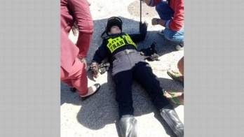 La oficial de tránsito se mantene estable