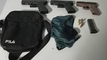 Las armas estaban dentro de una bolsa.