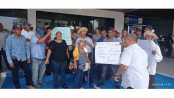 Protestas en las afueras del Miviot.