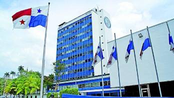 Las sesiones continuarán hoy martes.