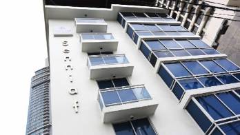 No se designa al director