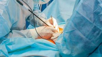 La cirugía plástica no debe ser considerada a la ligera, dicen los médicos