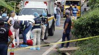 En plena calle terminó el cuerpo de Edwin Samuel Núñez Cedeño. Autoridades iniciaron la investigación.