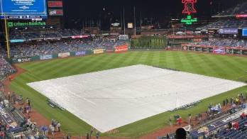 La lluvia arruina el tercer partido de la Serie Mundial